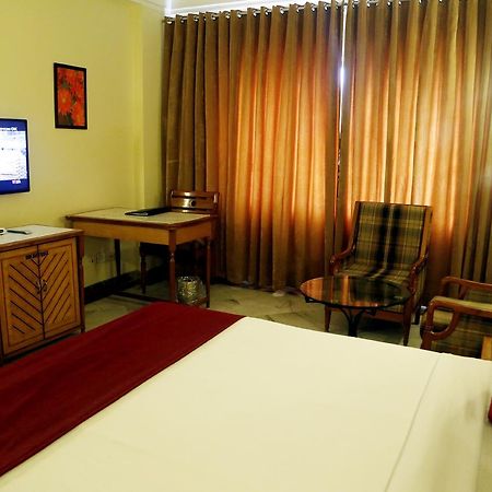 Leo Fort Hotel Jalandhar Bagian luar foto