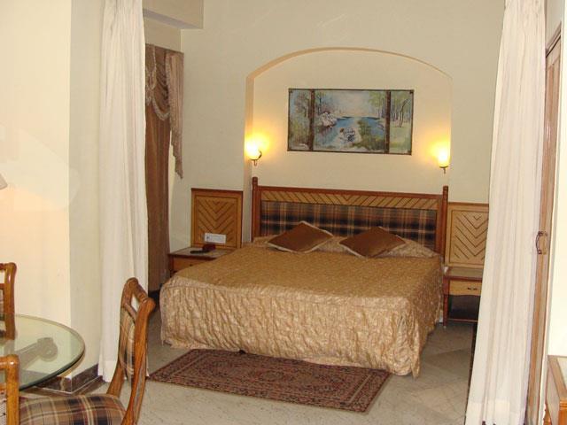 Leo Fort Hotel Jalandhar Bagian luar foto