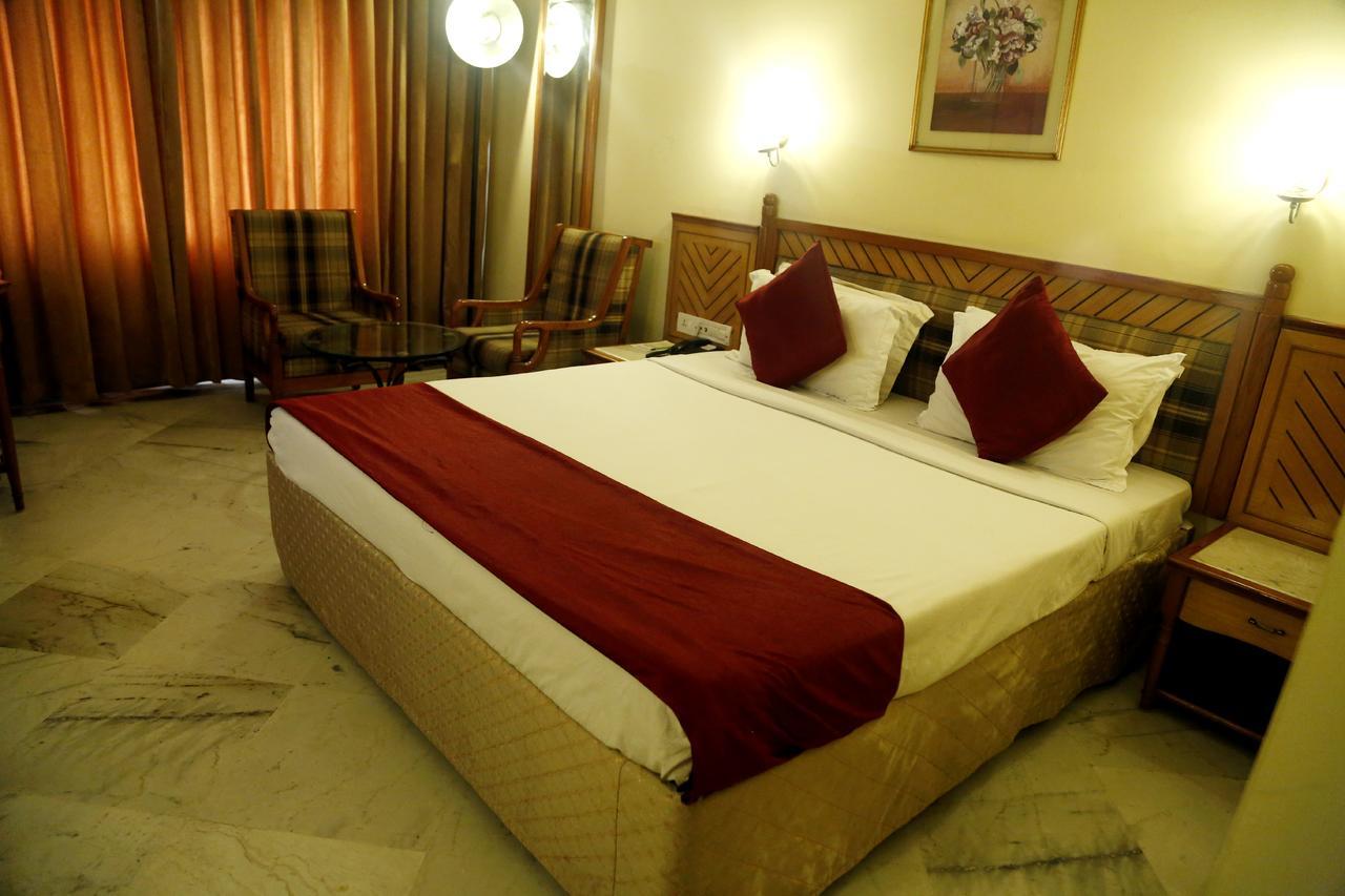 Leo Fort Hotel Jalandhar Bagian luar foto